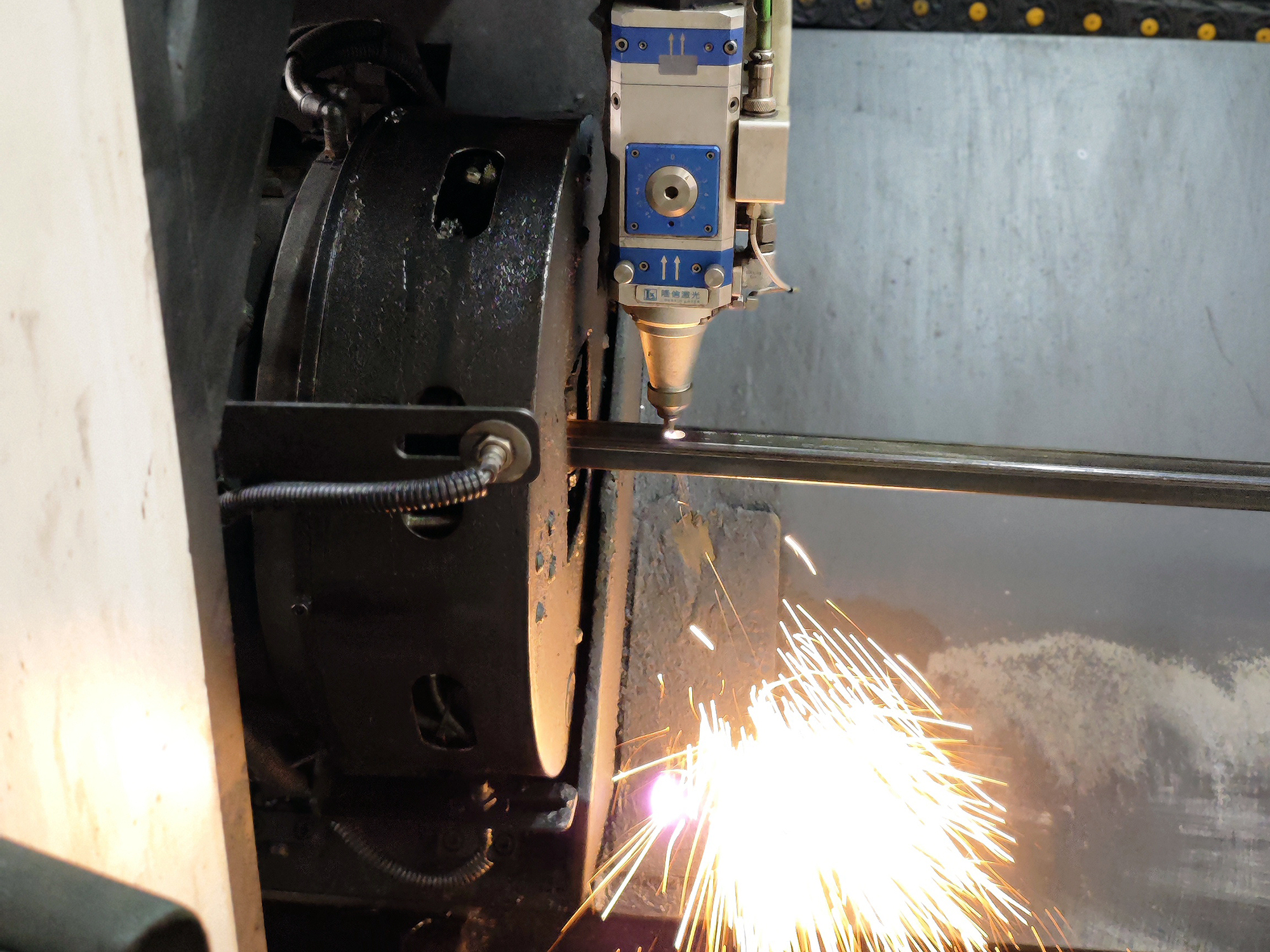 cutting tubes